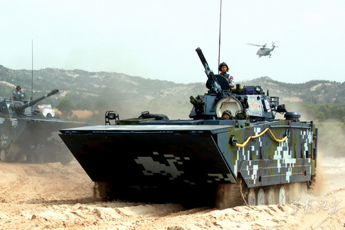 資料圖:中國海軍陸戰(zhàn)隊(duì)演練奪控島礁戰(zhàn)法 資料圖:中國海軍陸戰(zhàn)隊(duì)演練奪控島礁戰(zhàn)法