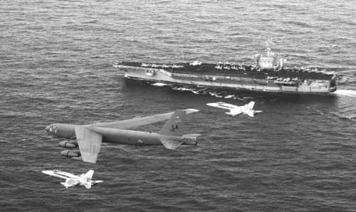  ������܊��B-52�Zը�C(j��)�ݾ��c��ĸ�f(xi��)ͬ����(zh��n)