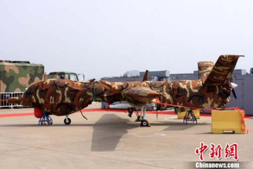 被“迷彩服”遮得嚴(yán)嚴(yán)實實的“翼龍”無人機 呂海峰 攝 被“迷彩服”遮得嚴(yán)嚴(yán)實實的“翼龍”無人機 呂海峰 攝