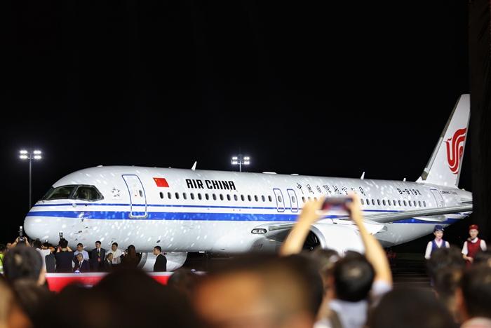 國(guó)航、南航接收首架C919飛機(jī)