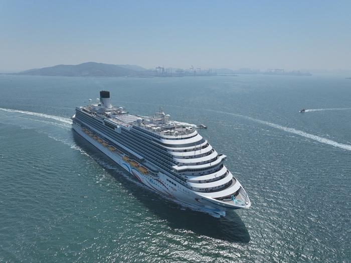 首艘國產(chǎn)大型郵輪“愛達·魔都號”開啟青島航次