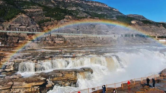 山西黃河壺口瀑布現(xiàn)“清流飛瀑”景觀