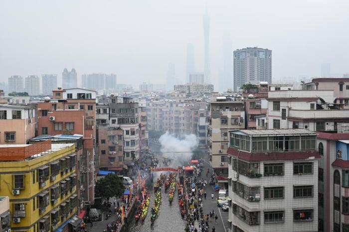 廣州“龍船景”場面熱鬧