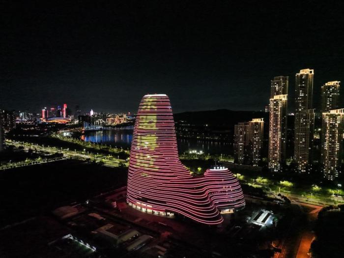 廣西南寧高樓、地標(biāo)“點(diǎn)燈”迎東博