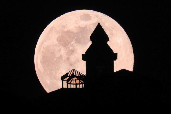 2026年首個(gè)“超級月亮”現(xiàn)身蒼穹