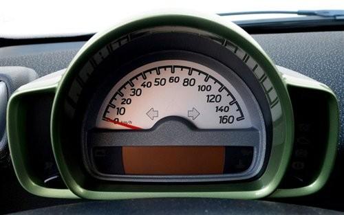 節(jié)能環(huán)保先鋒 試駕2011款電動(dòng)版smart