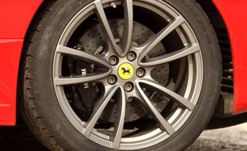 ����ײ���� �W��R8����������Scuderia