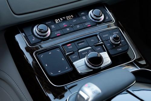 豪華車的準則 海外試駕2011款奧迪A8