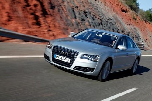 豪華車的準(zhǔn)則 海外試駕2011款?yuàn)W迪A8