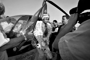 2��18�գ�ӡ���µ���ǽ����r(n��ng)�����ɿ��Ƞ�����ӭ�H��ֱ���C(j��)������(l��i)�������ϒ������nƱ���ɵĻ��h(hu��n)��