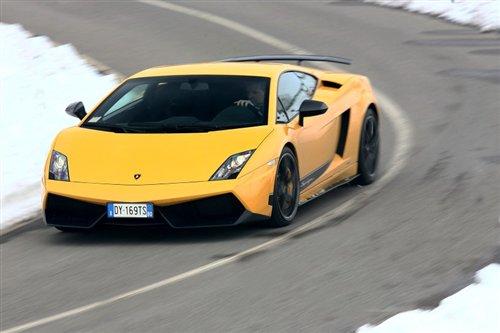 ��ŭ�Ĺ�ţ ԇ�{�m������Superleggera ��܇֮��