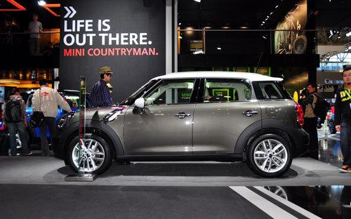 ��;�J/�ª{���I(l��ng)� ������܇(ch��)չʮ��SUV