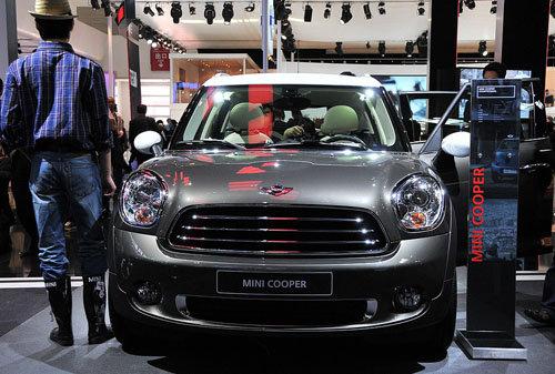 ��;�J/�ª{���I(l��ng)� ������܇(ch��)չʮ��SUV