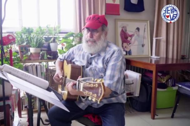 自彈自唱，我把中國唱給你聽