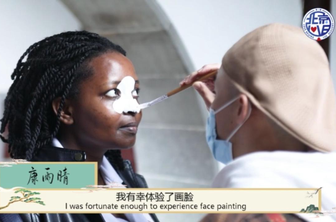 留學(xué)生游園賞戲，品京劇魅力