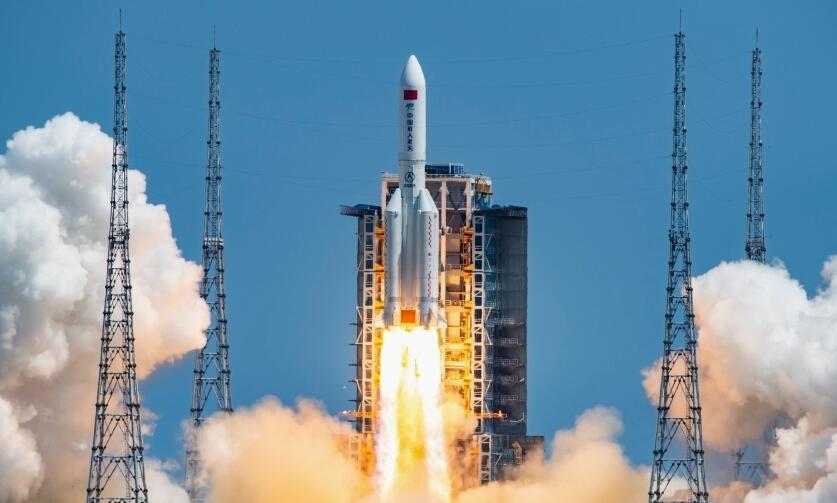 十年鏗鏘步，中國新坐標(biāo)<p>以非凡十年的奮進征程為縱軸，以時代先鋒的擔(dān)當(dāng)作為為橫軸，立于新時代中國的現(xiàn)實原點，來路星光燦燦，今朝群英堂堂。<p>