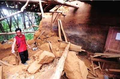 云南彝良災(zāi)區(qū)長(zhǎng)期貧困:部分兒童沒吃過(guò)方便面