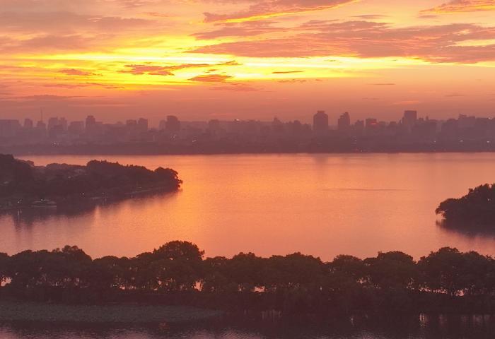 杭州西湖日出朝霞?jí)衙?>
     <p>杭州西湖日出朝霞?jí)衙?/p>
</a>
        </div>
    </div>
    <!--推薦圖集end-->
    <div   id=