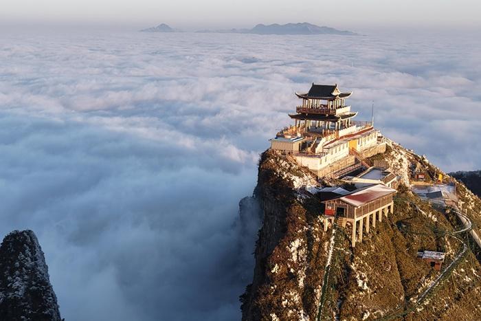 四川萬源八臺(tái)山云海、日出、佛光、雪景同框