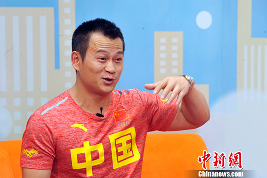 張國(guó)政解說(shuō)舉重成“網(wǎng)紅”笑言只是愛開玩笑